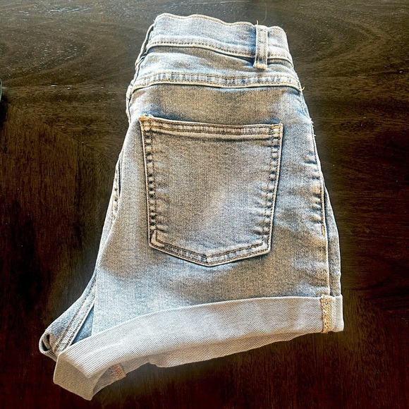 aritzia WILFRED FREE jovovich short ~ high rise jean shorts ~ size 4 - Picture 8 of 8